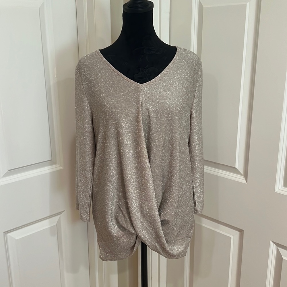 Chloe & Jasmine, women’s, M, 3/4 length sleeve blouse. Gold with glitter accent.
